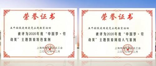 54岁温兆伦携妻女逛街,亲自喂食3岁女儿父爱满满!