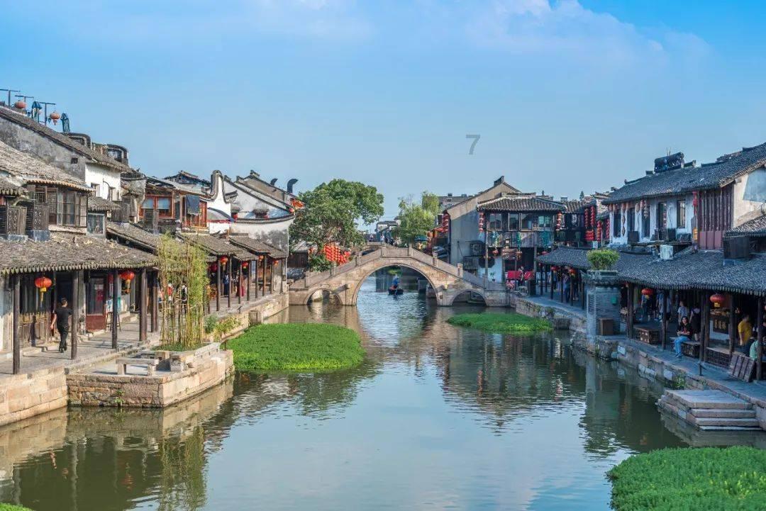 双人跨栏赛跑